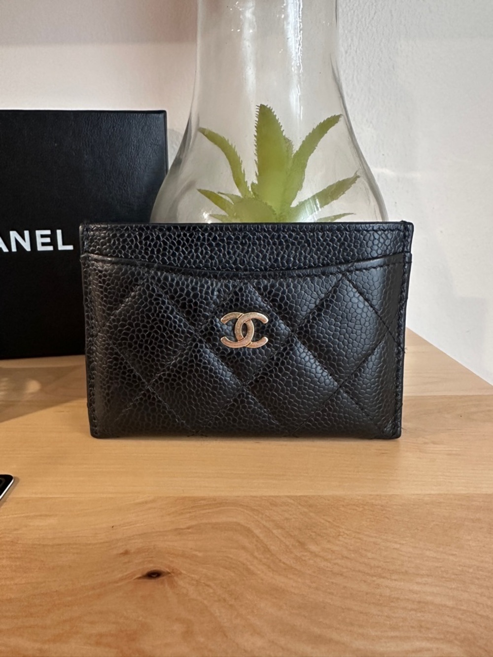 ✨Chanel Classic Caviar Card Holder – Black with Gold Hardware✨ - Picture 7 of 16